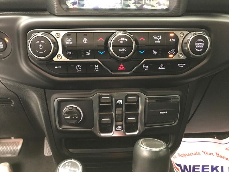 Used 2021 Jeep Gladiator OverlandImage 16