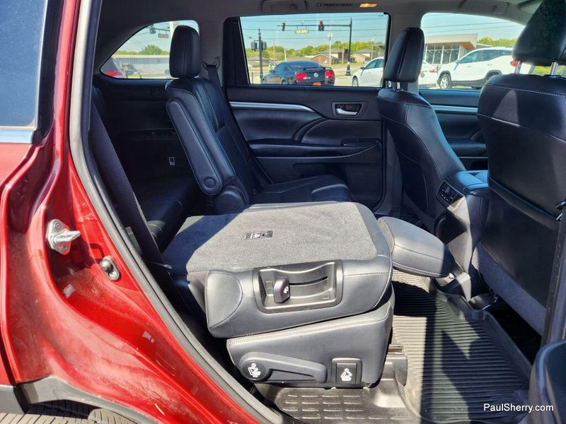 2017 Toyota Highlander SE photo 40