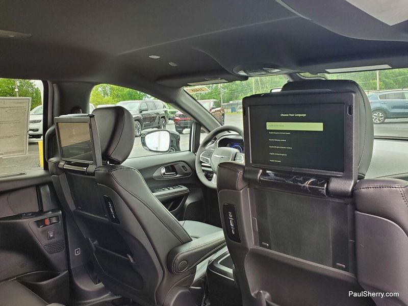 New 2025 Chrysler Pacifica SelectImage 47