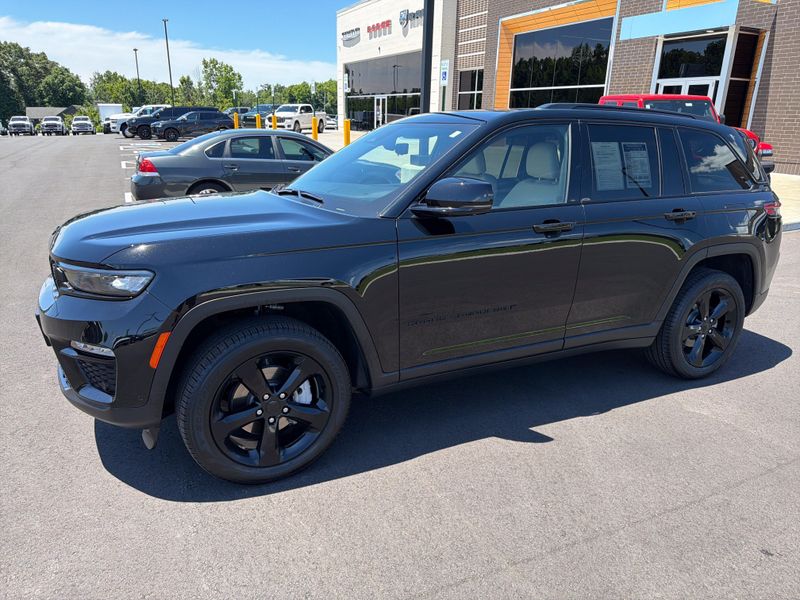 Used 2025 Jeep Grand Cherokee LimitedImage 19