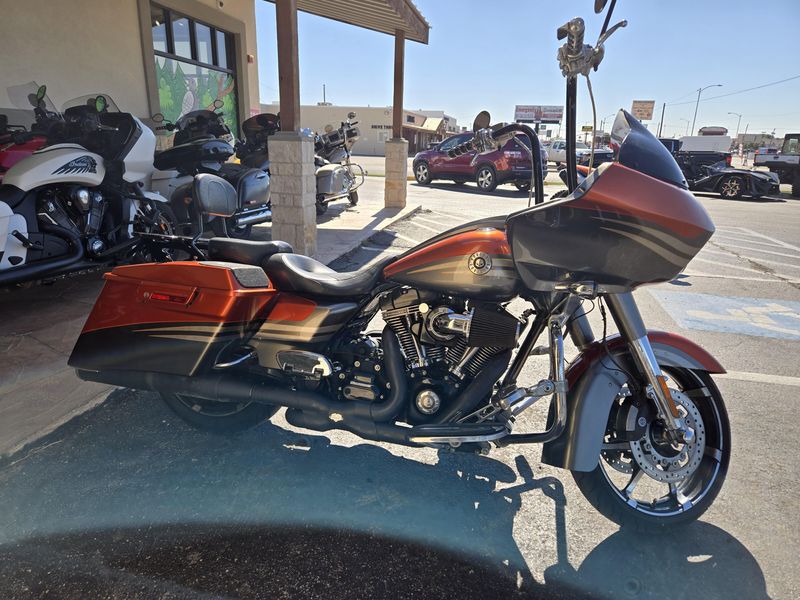 USED 2013 HARLEY ROAD GLIDE CVO  CUSTOM Image 2