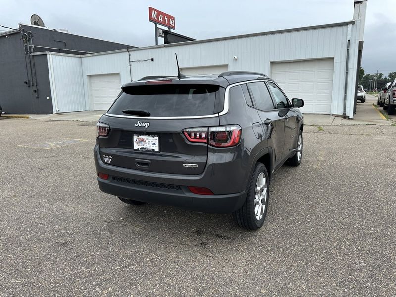 2024 Jeep Compass Latitude Lux 4x4Image 10