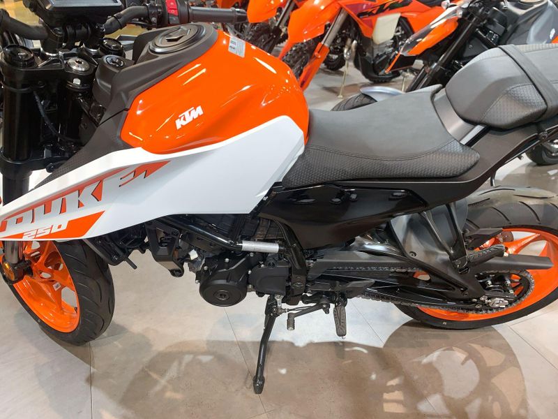 New 2024 KTM 250 DUKE Image 17