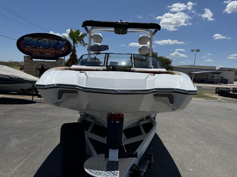 2025 MALIBU WAKESETTER 23 MXZ WHITE Image 4