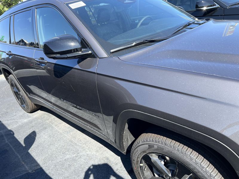New 2025 Jeep Grand Cherokee L Limited 4x4Image 4