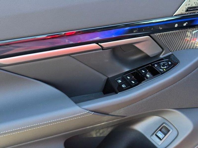 New 2026 BMW M5 BaseImage 14