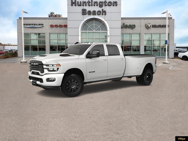 2025 RAM 3500 Laramie Crew Cab 4x4 DuallyImage 2