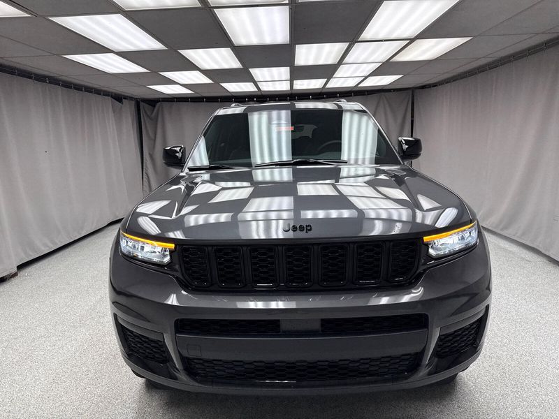 New 2025 Jeep Grand Cherokee L Altitude X 4x4Image 5