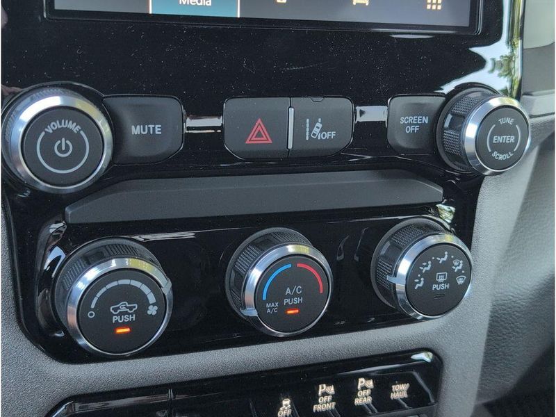 New 2026 RAM 1500 Express Crew Cab 4x4 5