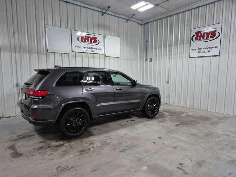 2021 Jeep Grand Cherokee Laredo XImage 6