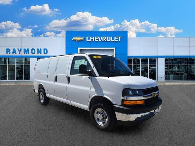 New 2025 Chevrolet Express 2500 Work VanImage 11
