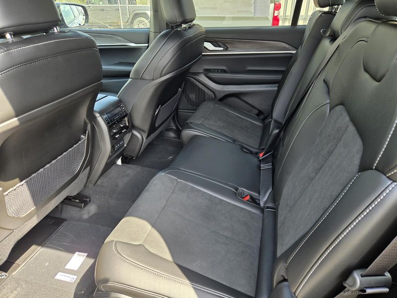 New 2026 Jeep Grand Cherokee L Laredo Altitude 4x2