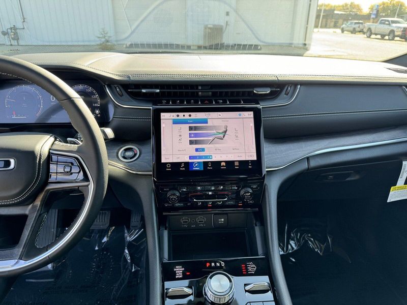 2025 Jeep Grand Cherokee OverlandImage 27