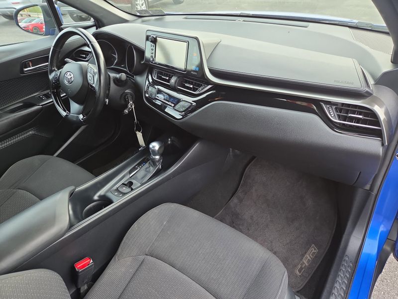 2018 Toyota C-HR XLE photo 18