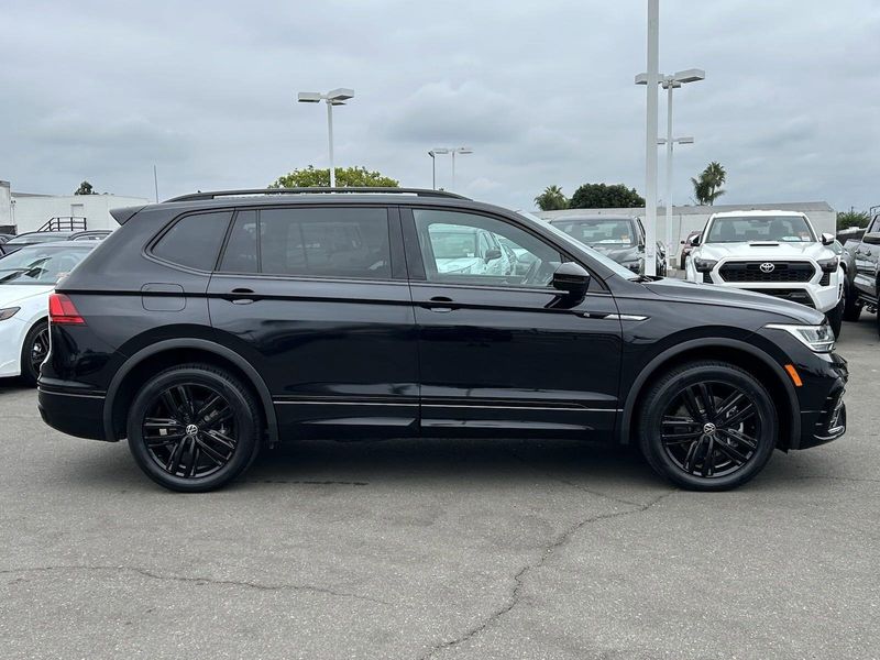 2022 Volkswagen Tiguan 2.0T SE R-Line BlackImage 3