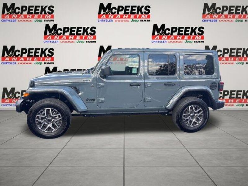 Used 2026 Jeep Wrangler SaharaImage 2