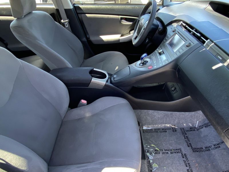 Used 2014 Toyota Prius Plug-In Image 10