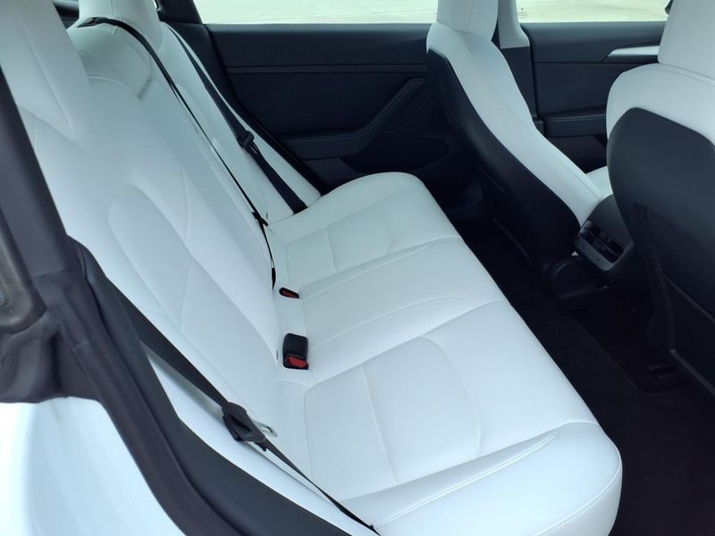 2021 Tesla Model 3 Long RangeImage 15