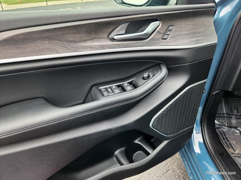 New 2026 Jeep Grand Cherokee L Limited Reserve 4x4