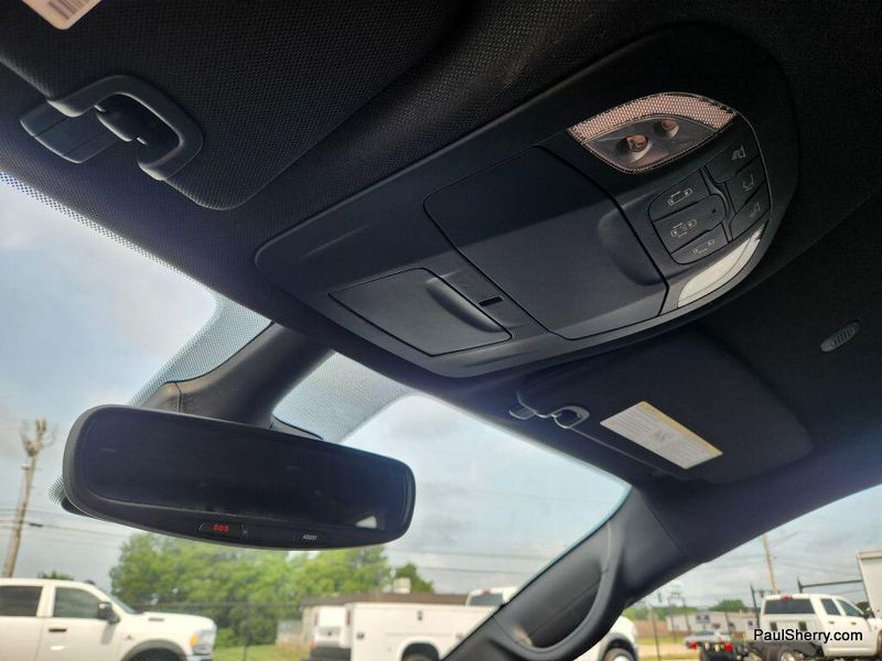 New 2025 Chrysler Voyager LXImage 48