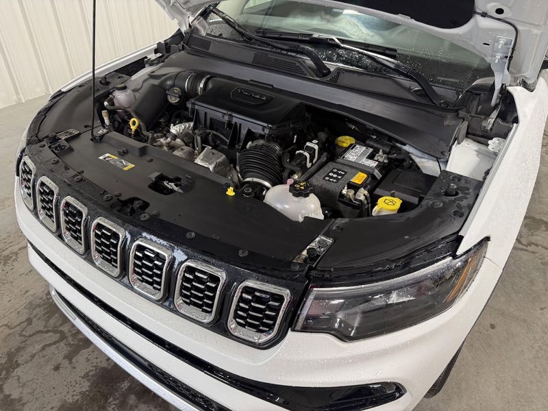 Used 2025 Jeep Compass LimitedImage 16