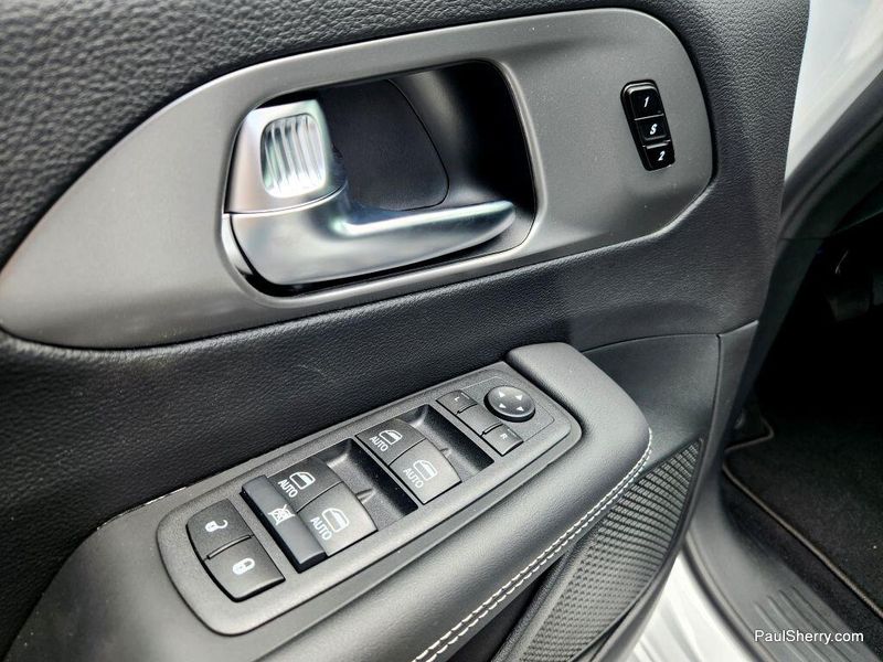 New 2026 Chrysler Pacifica Select