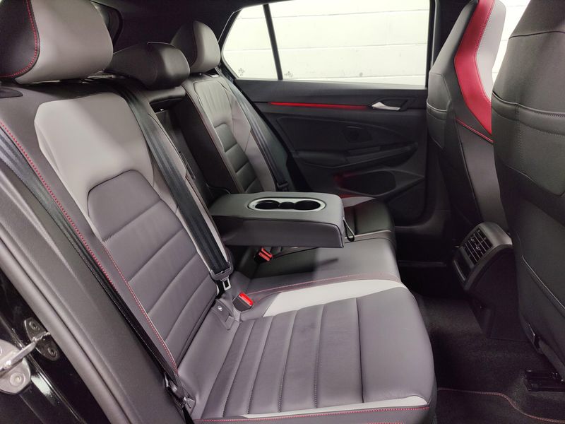 2024 Volkswagen Golf GTI SE w/Sunroof/Leather PkgImage 12
