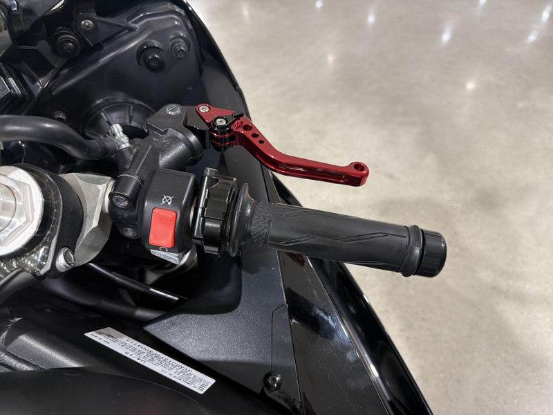 Used 2015 Yamaha YZF-R6 Image 24