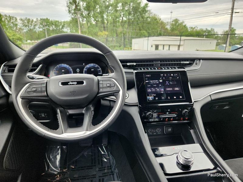 2025 Jeep Grand Cherokee L Altitude X 4x4Image 31