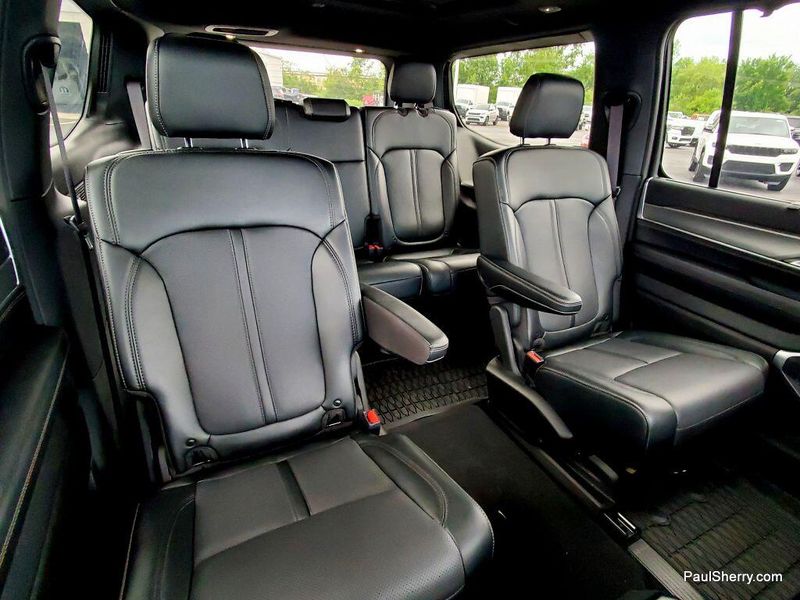 2024 Jeep Wagoneer Series II CarbideImage 31