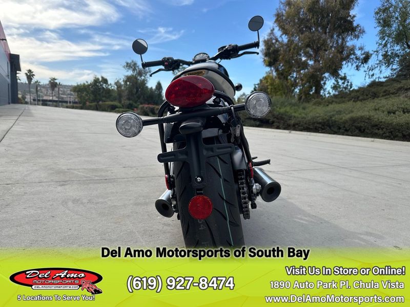 2024 Triumph BONNEVILLE BOBBER  in a JET BLACK/ASH GRAY exterior color. Del Amo Motorsports of South Bay (619) 547-1937 delamomotorsports.com 