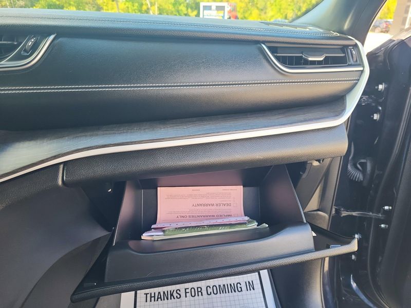 Used 2024 Jeep Grand Cherokee L LimitedImage 19