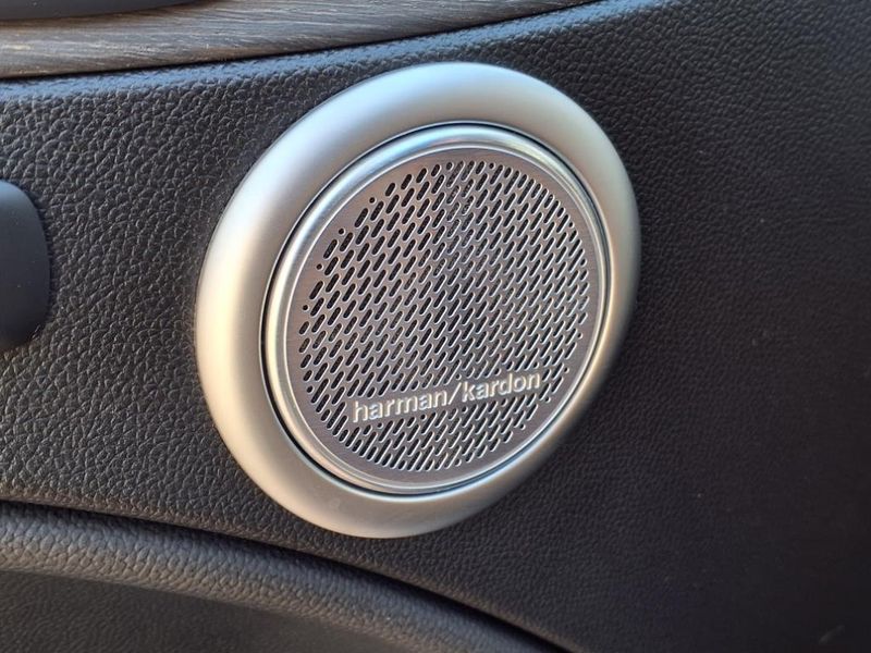 Used 2022 Alfa Romeo Stelvio TiImage 17