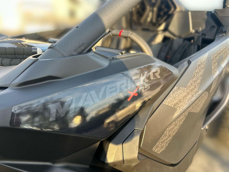 New 2026 Can-Am MAVERICK R X RS WITH SMART-SHOX 999T DCT Image 22