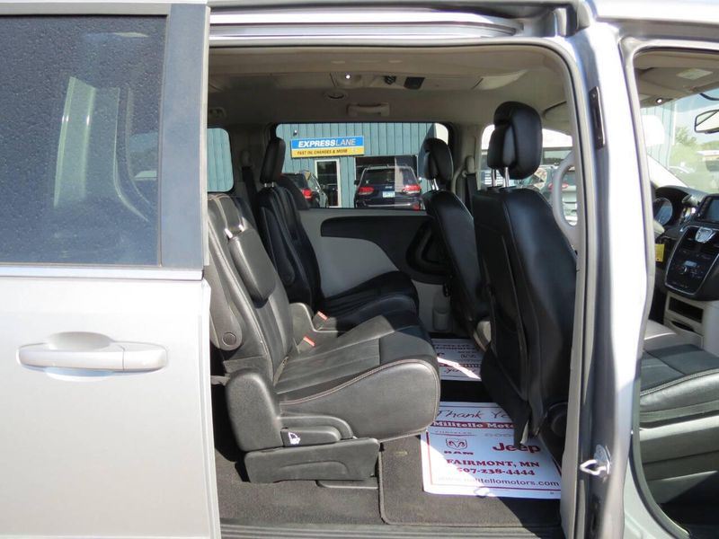 Used 2014 Chrysler Town & Country Touring 4dr Mini VanImage 24