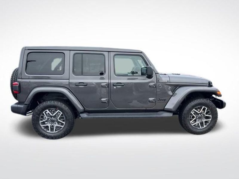 2025 Jeep Wrangler 4-door SaharaImage 8