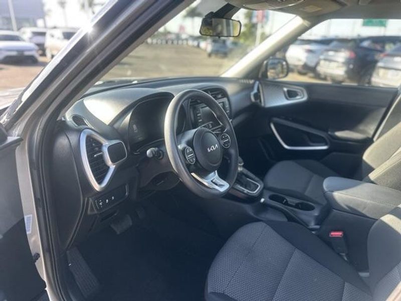 Used 2023 Kia Soul LXImage 9