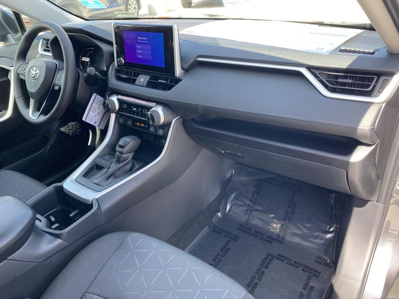 2025 Toyota RAV4 XLEImage 9