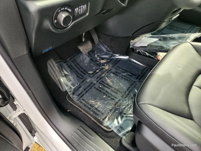 New 2026 Chrysler Voyager Lx