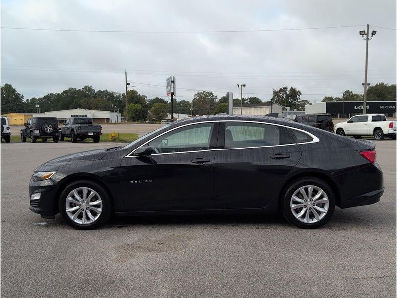 Used 2023 Chevrolet Malibu LTImage 2