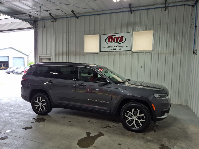 2025 Jeep Grand Cherokee L Limited 4x4Image 2