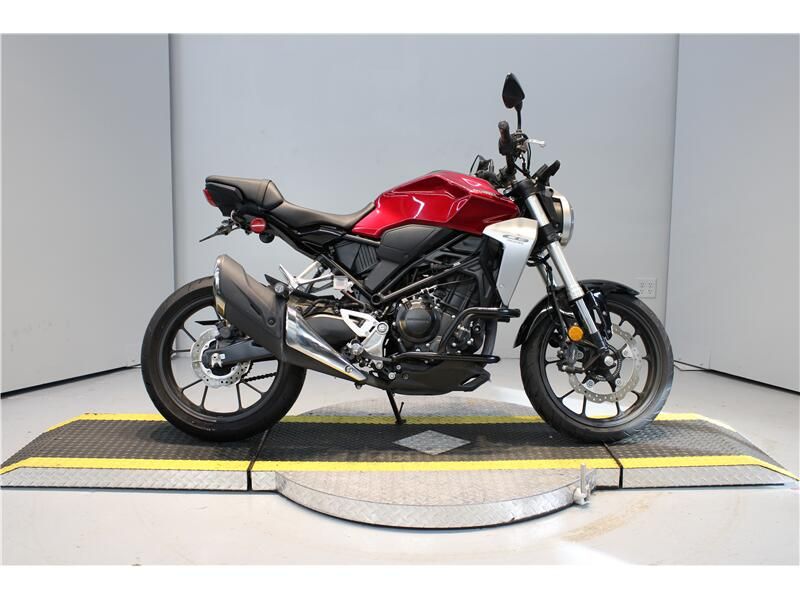 2019 Honda CB300R in a RED exterior color. New England Powersports 978 338-8990 pixelmotiondemo.com 