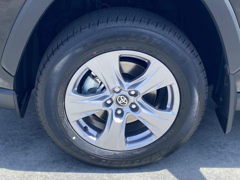 2025 Toyota RAV4 XLEImage 8