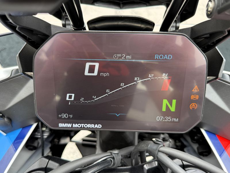 2025 BMW M 1000 XR 