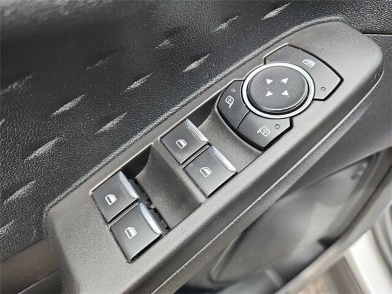 2020 Ford Escape SEImage 24