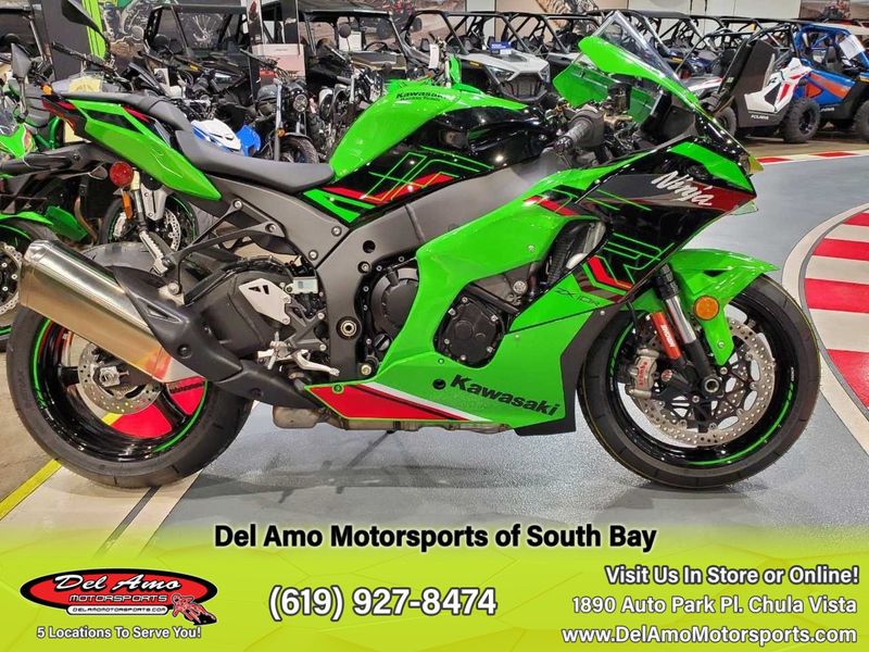 2024 Kawasaki ZX1002LRFAL-GN1  in a LIME GREEN/EBONY exterior color. Del Amo Motorsports of South Bay (619) 547-1937 delamomotorsports.com 