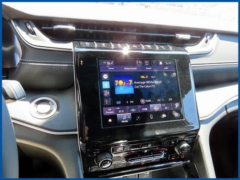 2023 Jeep Grand Cherokee LaredoImage 16