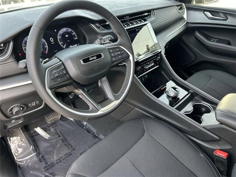 New 2025 Jeep Grand Cherokee Laredo X 4x2Image 15