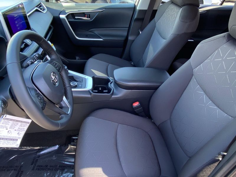 New 2025 Toyota RAV4 Hybrid XLEImage 14