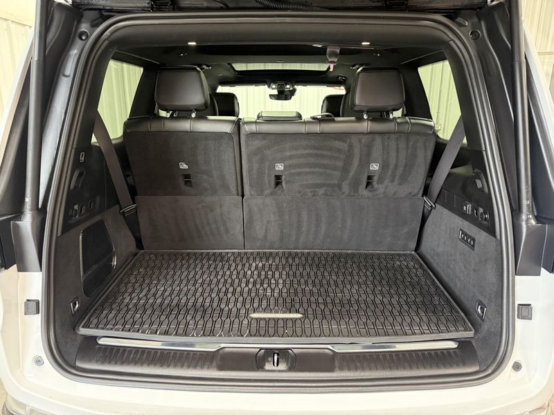 2025 Jeep Grand Wagoneer Image 5